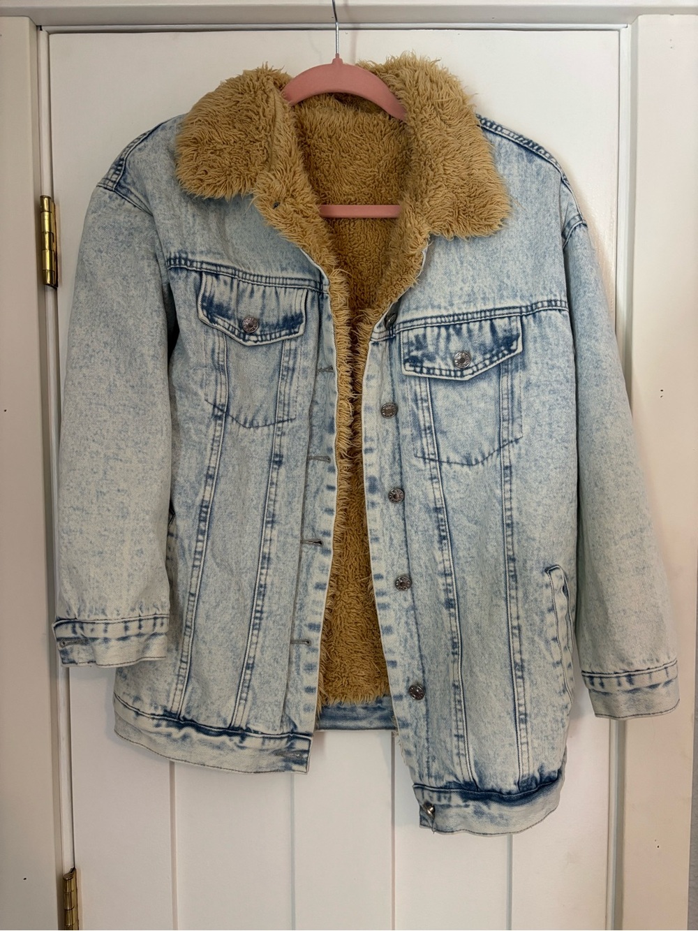 Women’s Fleece-Lined Light Wash Denim Jacket